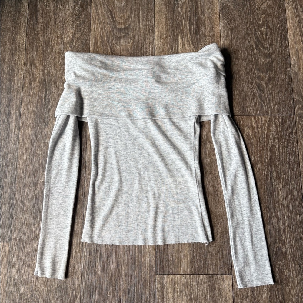 Aritzia Babaton Off the shoulder top